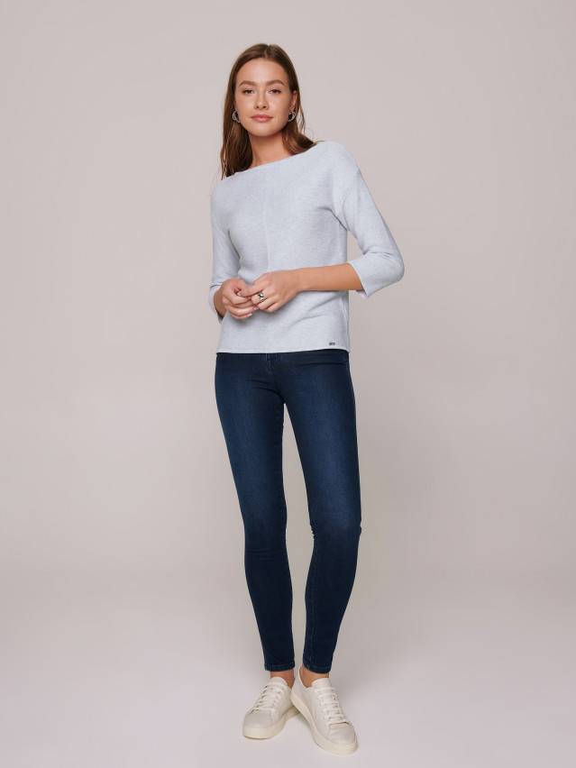 Джемпер жіночій трикотажни й прямого сілуету с рукавами 3/4. Виріз горловини круглий і оброблен прикетлеваною одинарной бейкою. - 1