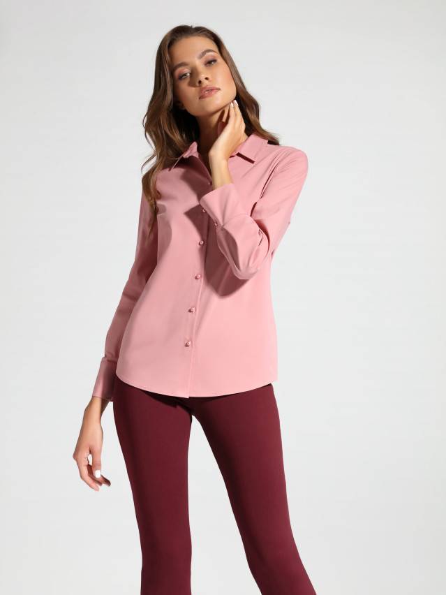 Блуза жіноча з текстильної тканини з довгим рукавом. По низу рукавів пришиті широкі манжети із застібкою на один гудзик. Виріб з - 2