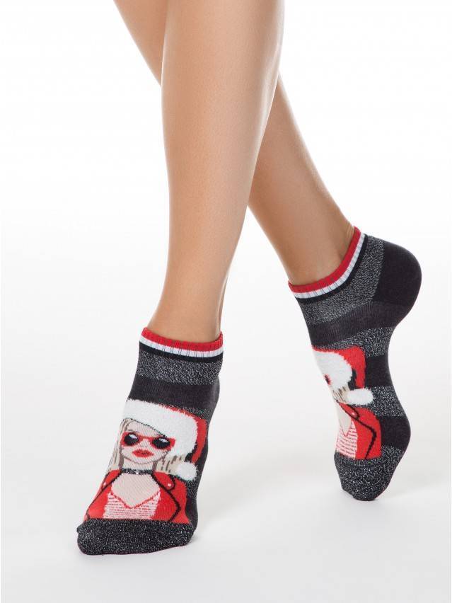 Укорочені жіночі шкарпетки з бавовни, з люрексом і стразами. Малюнки вив'язані з використанням об'ємної пухнастої нитки, з новорічною - 1